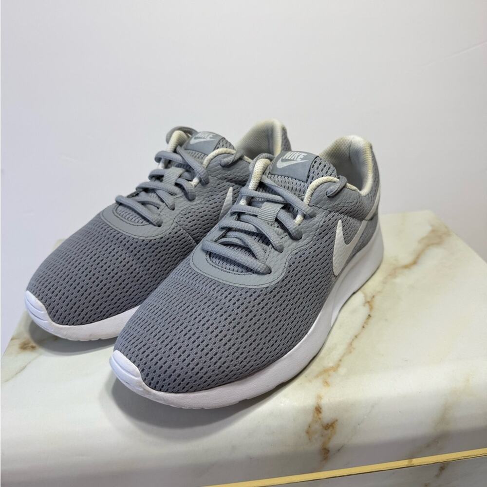 Nike Tanjun Grey Fabric White Logo Lightweight Running Sneakers Women’s Sz 6